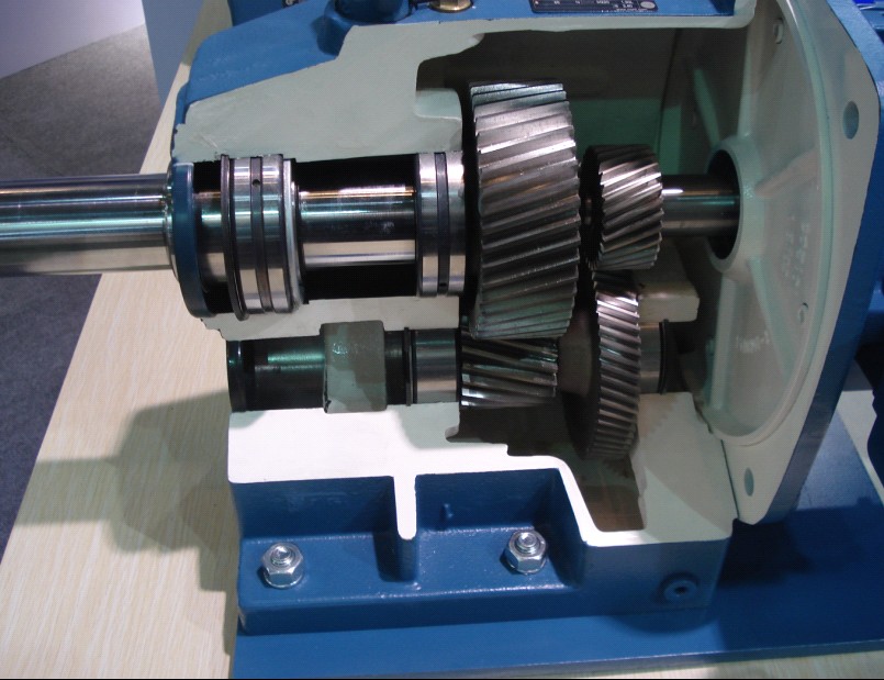 R斜齒輪硬齒面減速機(jī)